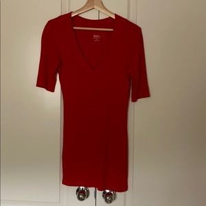 Express Women’s red v-neck 3/4 sleeve tee